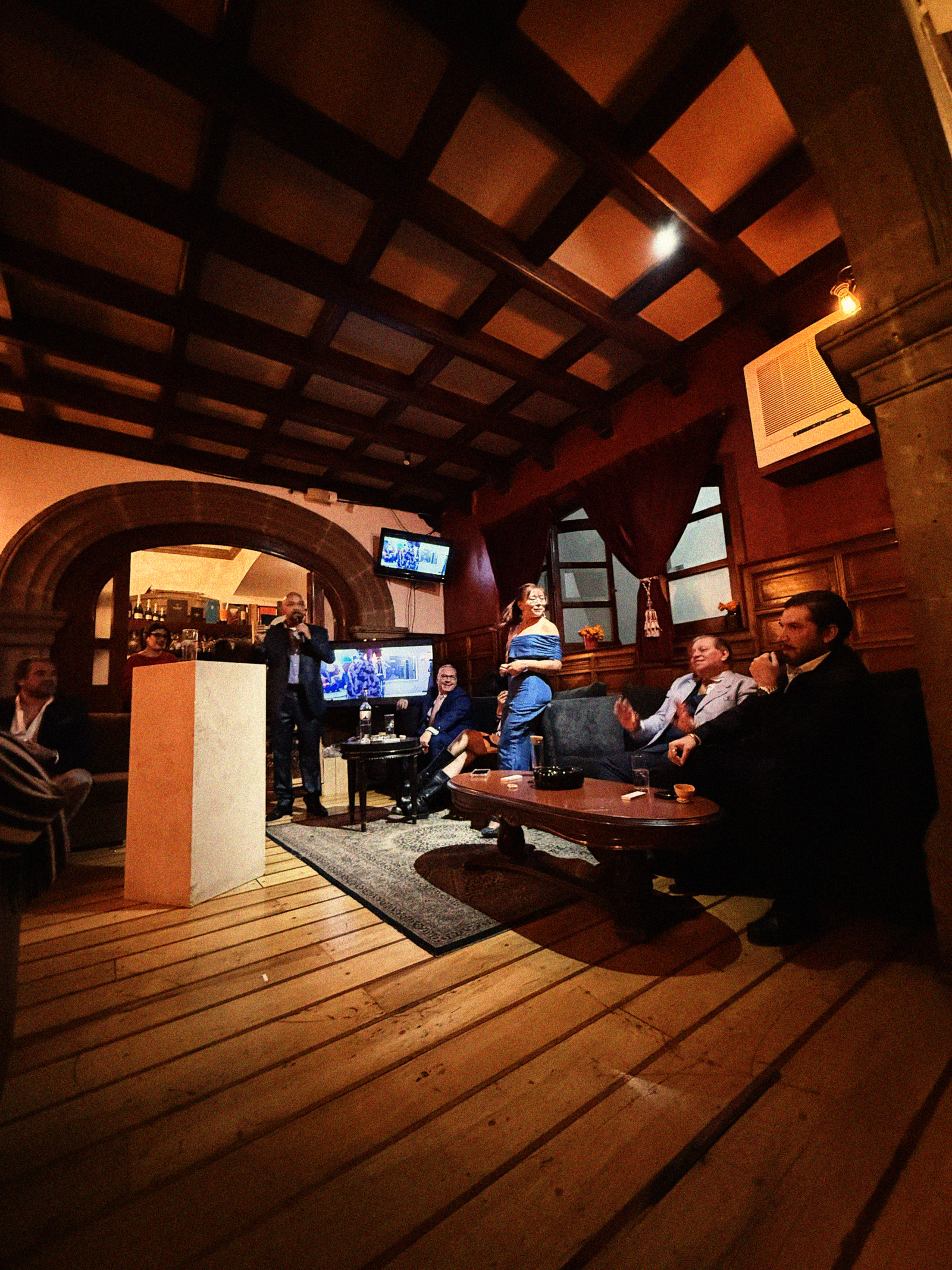 historia - casa cházaro, cigar and wine house